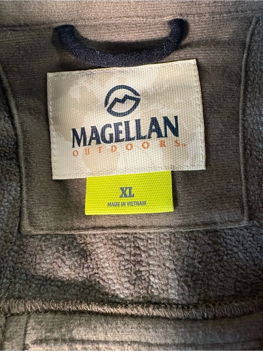 Magellan Outdoors Youth XL Realtree Camo Softshell Hunting Jacket Full Zip